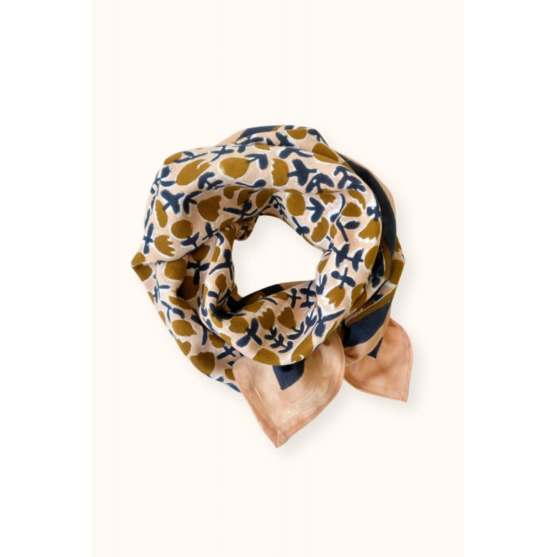 Grand foulard latika tulipe macadamia de la marque Apaches Collections